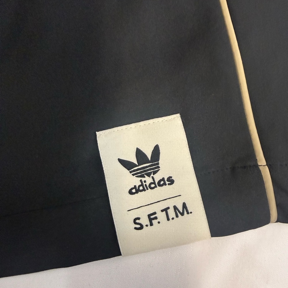 New with tags Adidas Black and Cream Sweater and Sweatpants  with Cream Accents